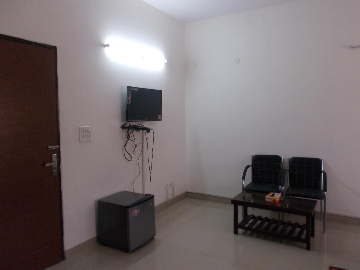 The Radiance Suites And Apartment New Delhi Buitenkant foto