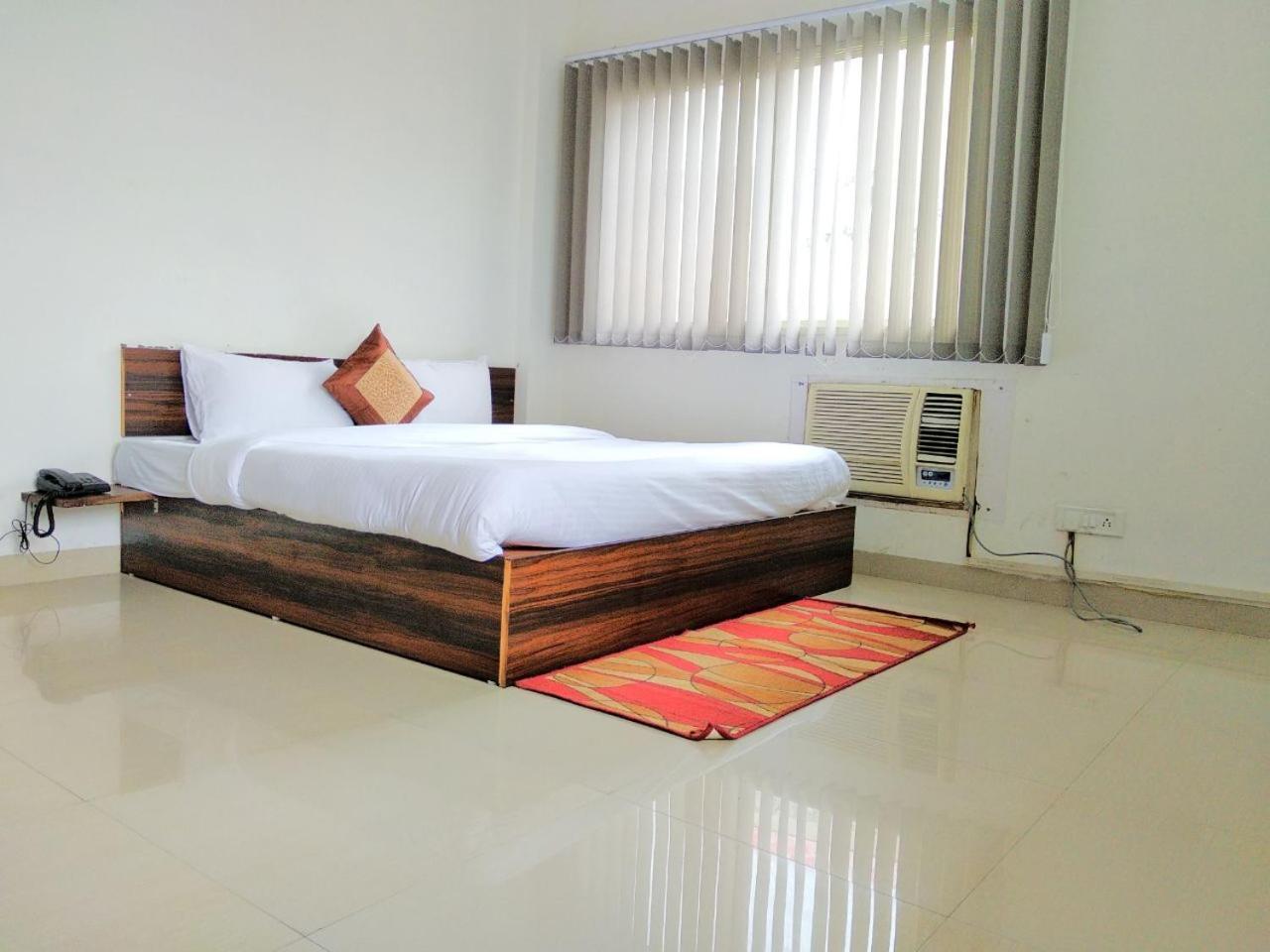 The Radiance Suites And Apartment New Delhi Buitenkant foto