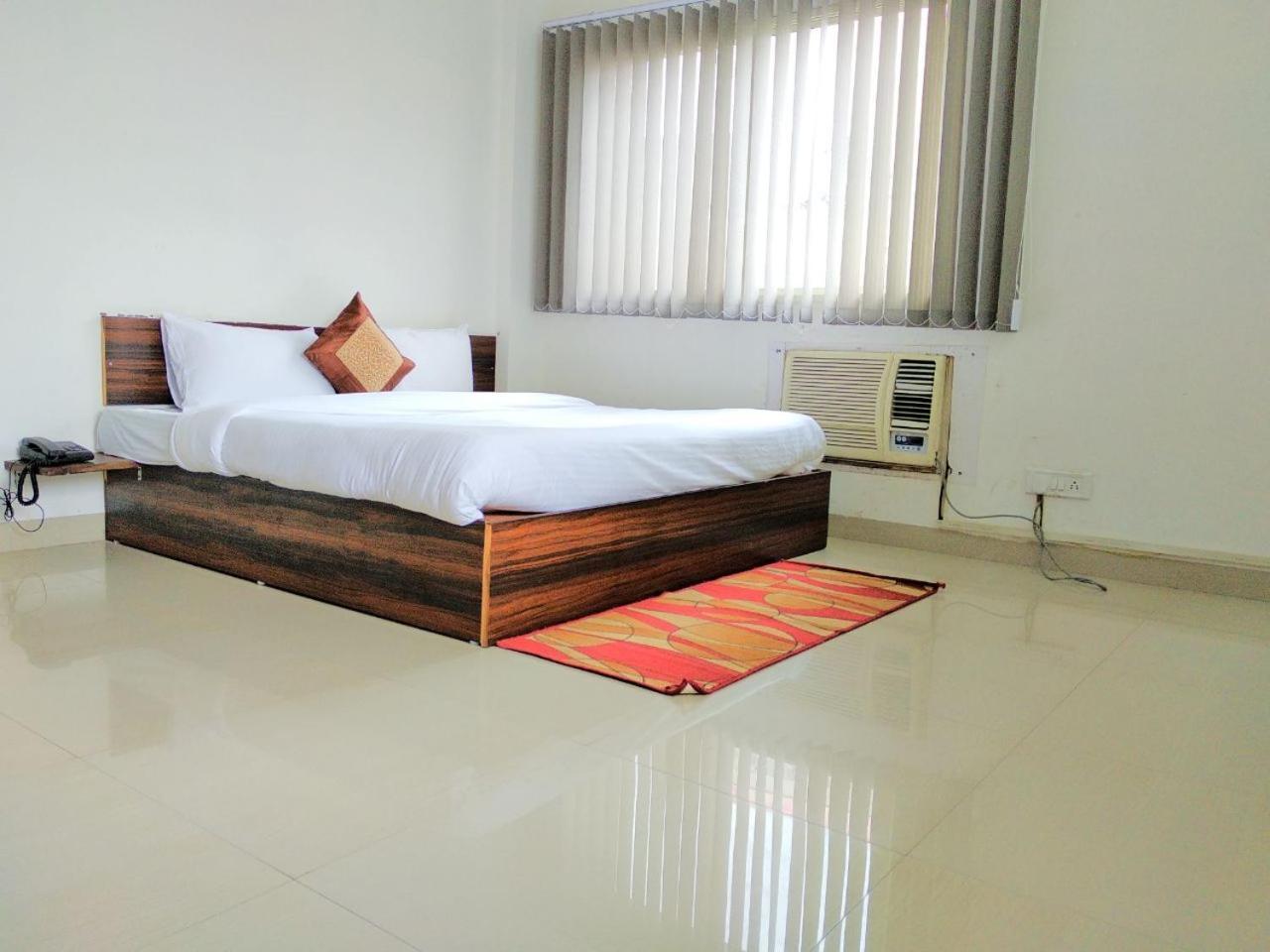 The Radiance Suites And Apartment New Delhi Buitenkant foto